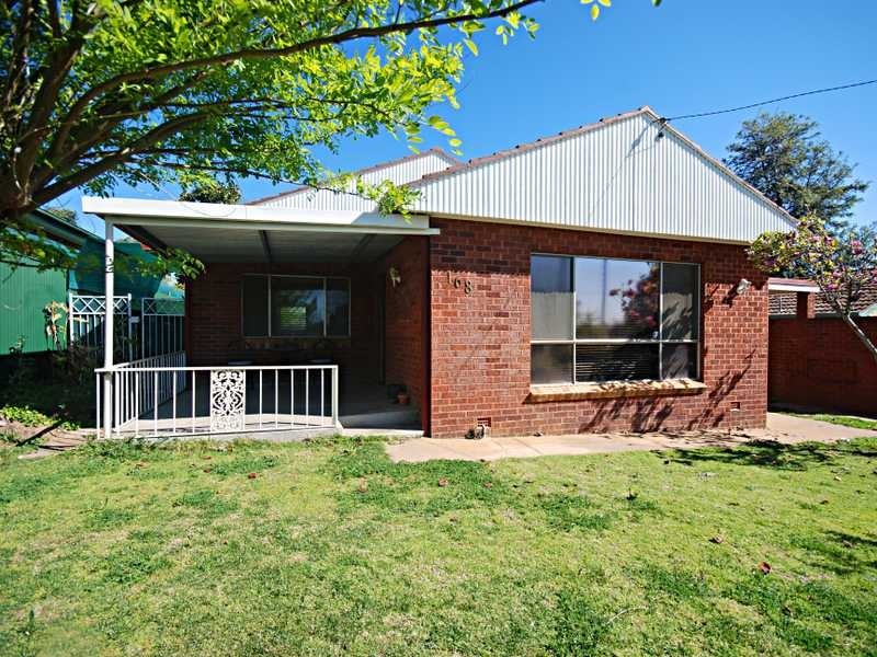168 Fernleigh Rd, Turvey Park NSW 2650