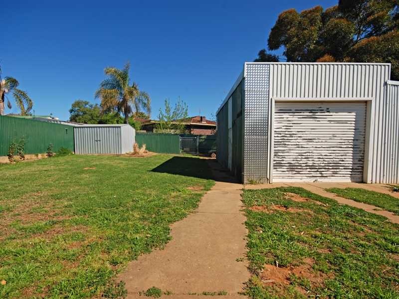 168 Fernleigh Rd, Turvey Park NSW 2650