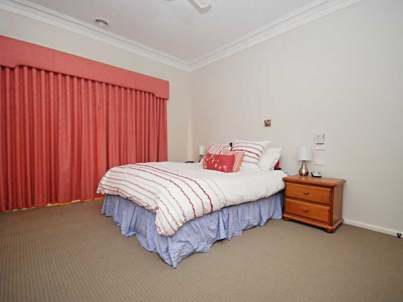 14 White Avenue, Kooringal NSW 2650