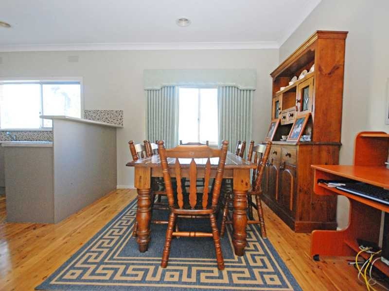 14 White Avenue, Kooringal NSW 2650