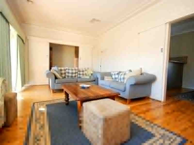 14 White Avenue, Kooringal NSW 2650