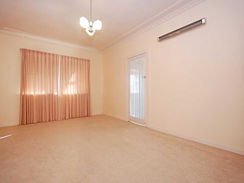 33 Mitchelmore Street, Turvey Park NSW 2650