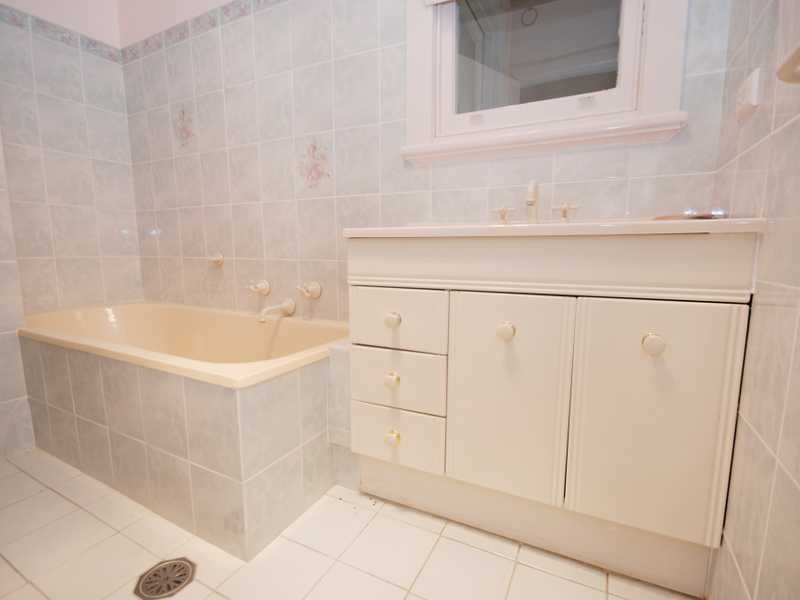 33 Mitchelmore Street, Turvey Park NSW 2650