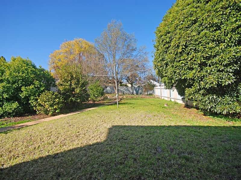 33 Mitchelmore Street, Turvey Park NSW 2650