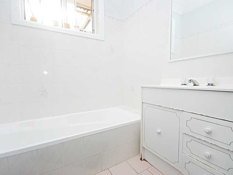 3 Eaton Street, Ashmont NSW 2650