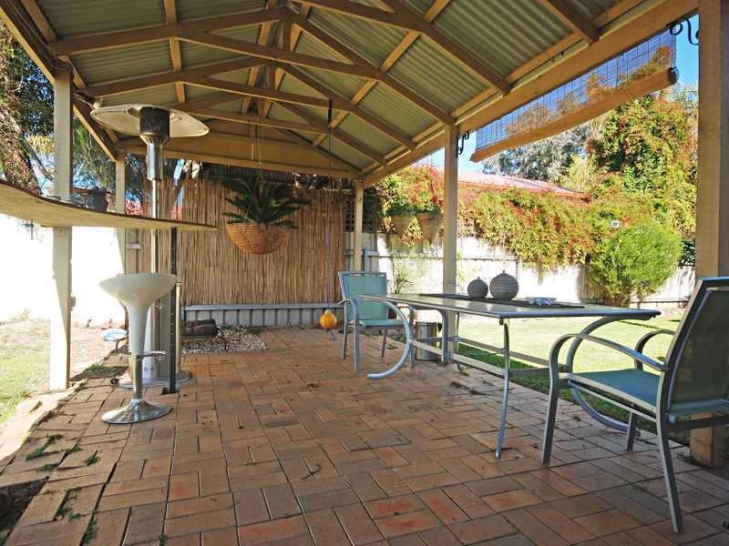 2 Kaldari Crescent, Glenfield Park NSW 2650