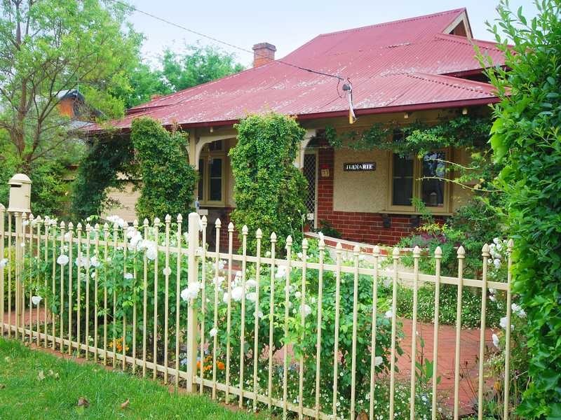 77 Simmons Street, Wagga Wagga NSW 2650