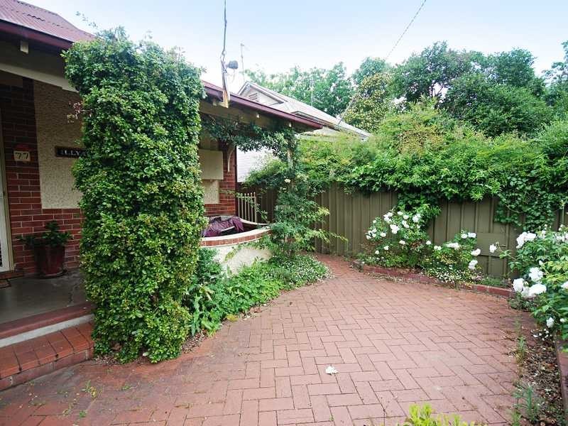 77 Simmons Street, Wagga Wagga NSW 2650