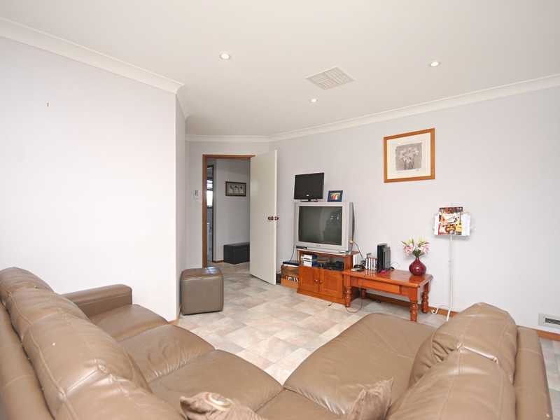 7 Yentoo Drive, Glenfield Park NSW 2650