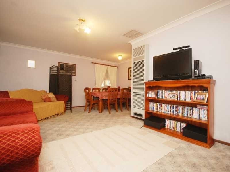 7 Yentoo Drive, Glenfield Park NSW 2650