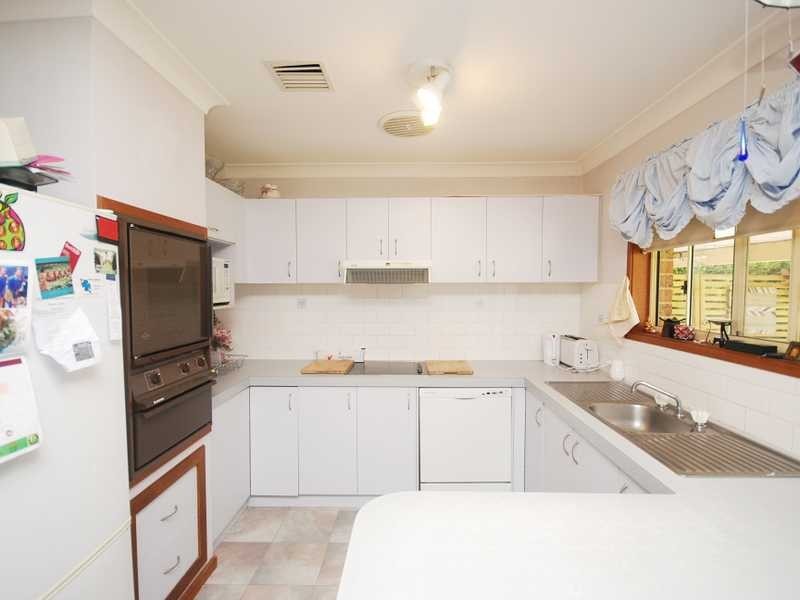 7 Yentoo Drive, Glenfield Park NSW 2650