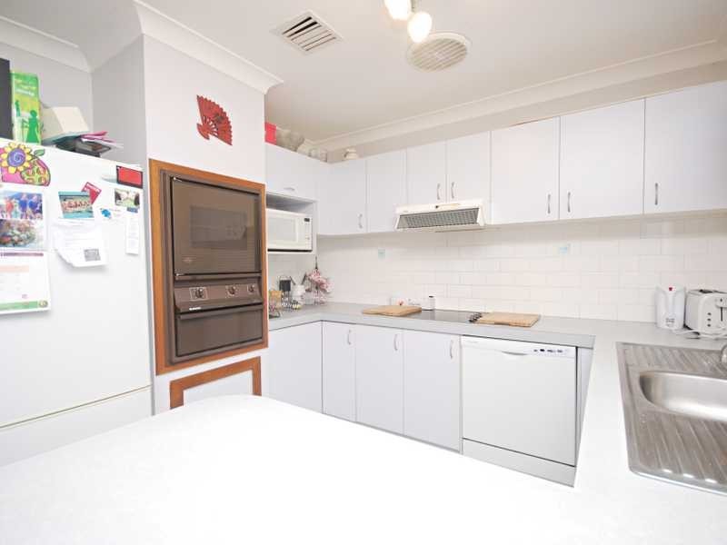 7 Yentoo Drive, Glenfield Park NSW 2650