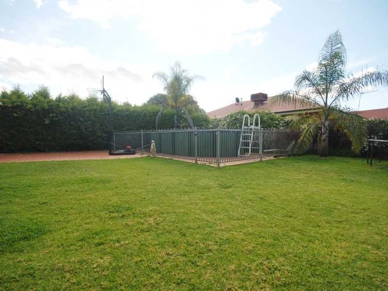 7 Yentoo Drive, Glenfield Park NSW 2650