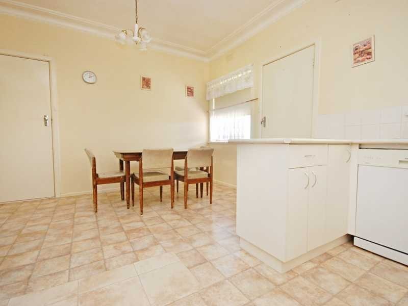 62 Northcott Parade, Mount Austin NSW 2650