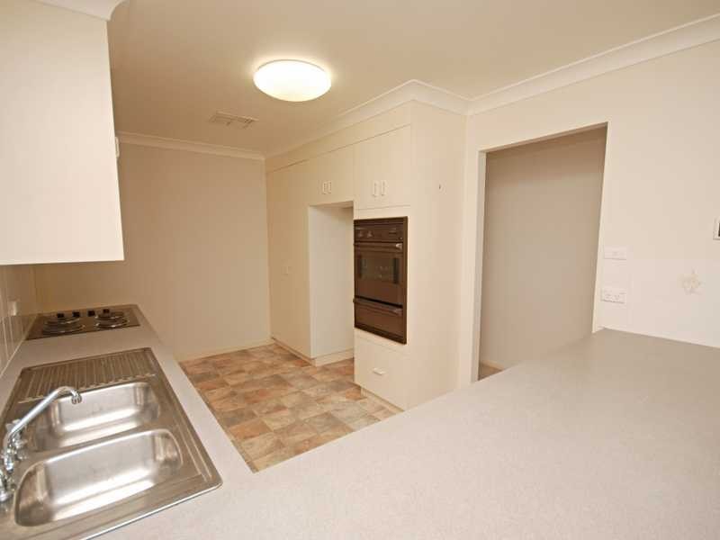 27 Sackville Drive, Forest Hill NSW 2651