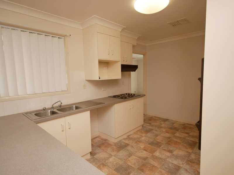 27 Sackville Drive, Forest Hill NSW 2651