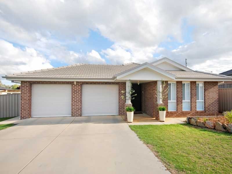 61 Barrima Drive, Glenfield Park NSW 2650