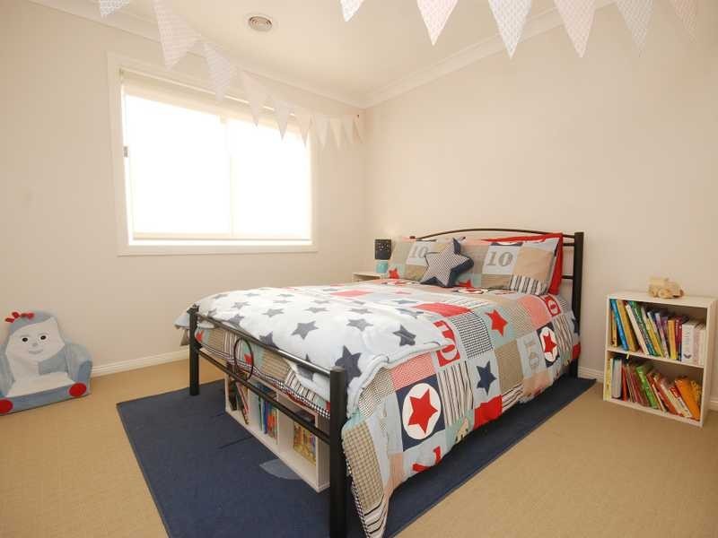 61 Barrima Drive, Glenfield Park NSW 2650