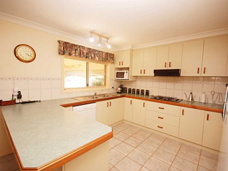 38 Bourkelands Drive, Bourkelands NSW 2650