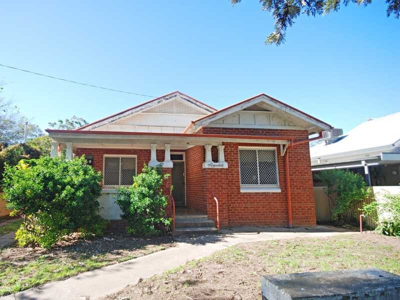 42 Freer Street, Wagga Wagga NSW 2650