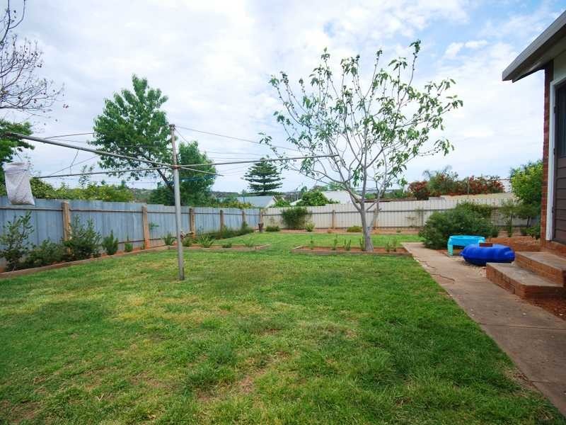 114 Fernleigh Rd, Turvey Park NSW 2650