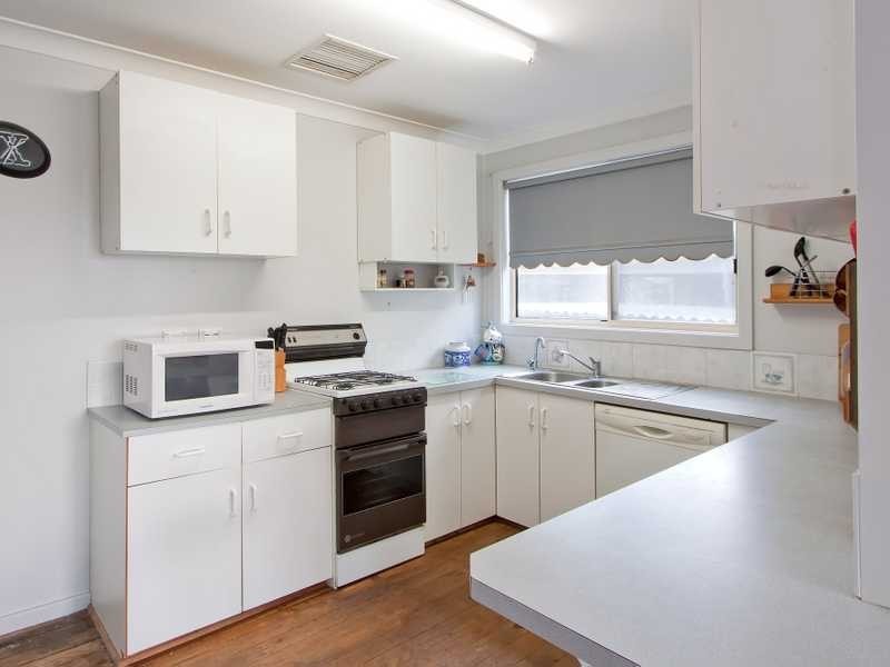 14 Condon Avenue, Mount Austin NSW 2650