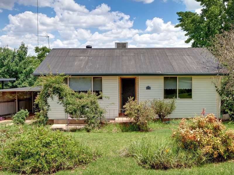 14 Condon Avenue, Mount Austin NSW 2650