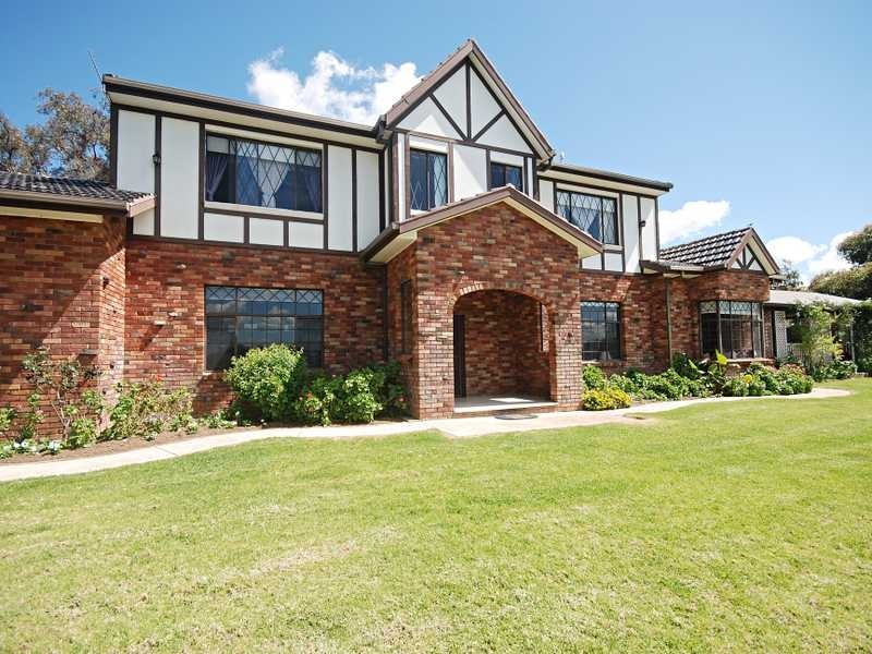 12 Henschke Avenue, Wagga Wagga NSW 2650