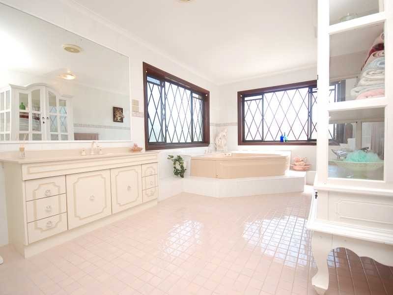 12 Henschke Avenue, Wagga Wagga NSW 2650