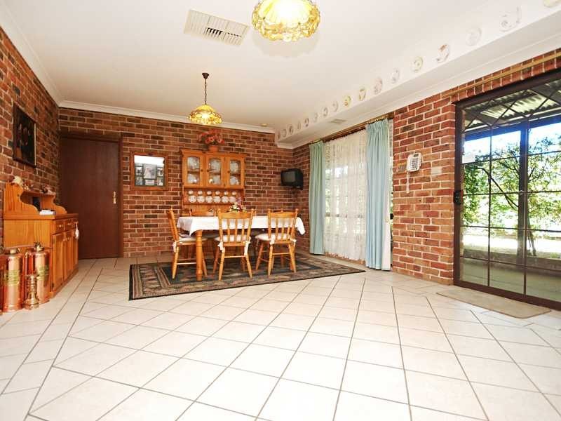 12 Henschke Avenue, Wagga Wagga NSW 2650