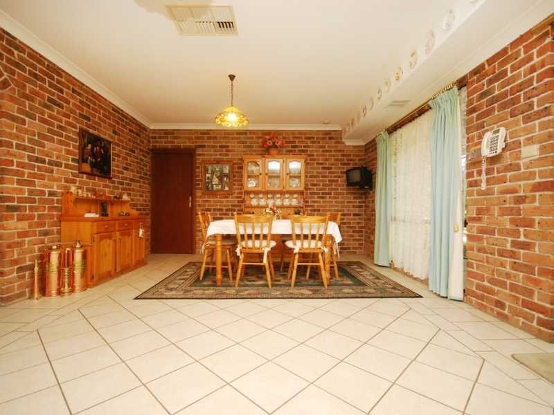 12 Henschke Avenue, Wagga Wagga NSW 2650