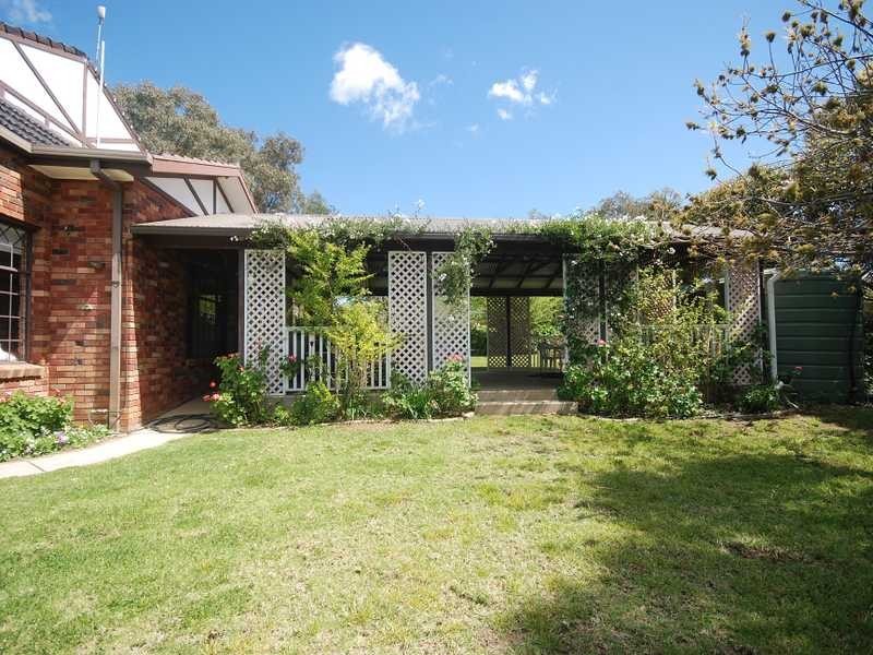 12 Henschke Avenue, Wagga Wagga NSW 2650