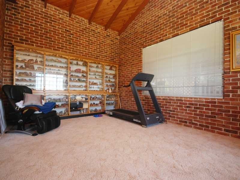 12 Henschke Avenue, Wagga Wagga NSW 2650