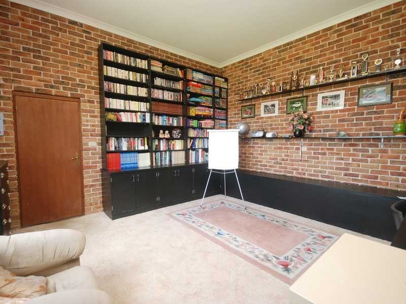 12 Henschke Avenue, Wagga Wagga NSW 2650