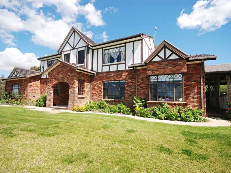 12 Henschke Avenue, Wagga Wagga NSW 2650