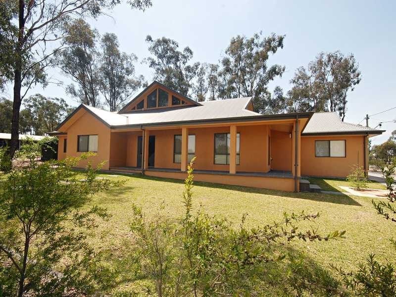 1 Cowabbie Street, Coolamon NSW 2701