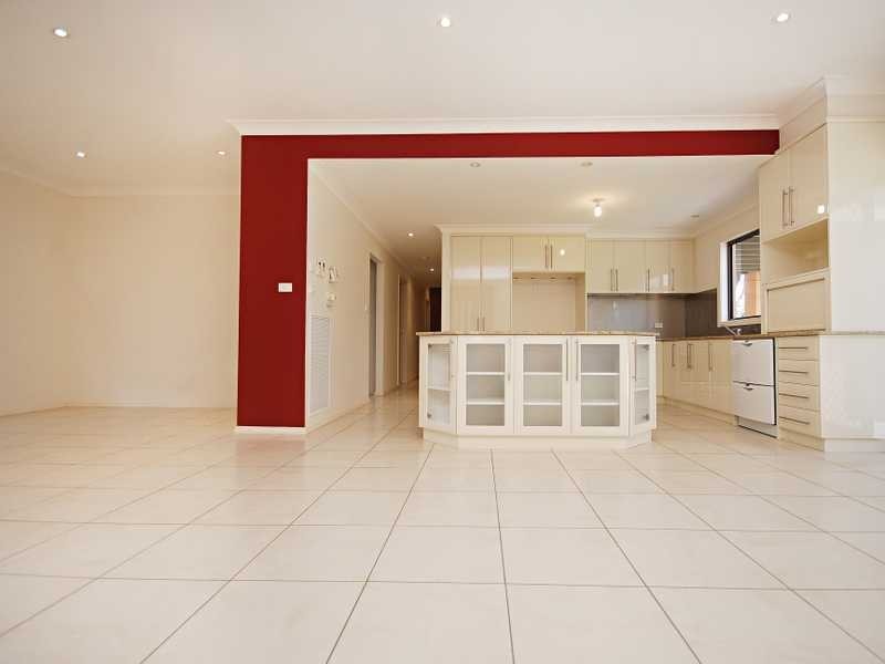 1 Cowabbie Street, Coolamon NSW 2701