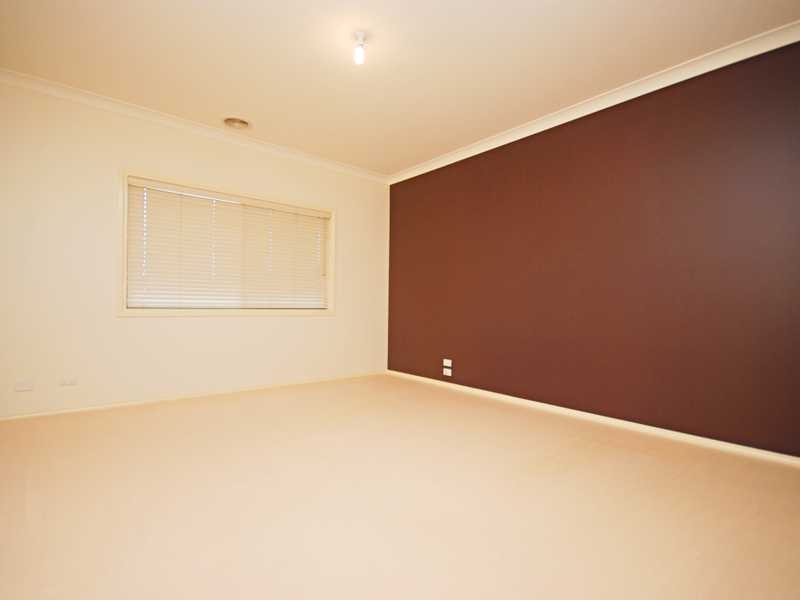 1 Cowabbie Street, Coolamon NSW 2701