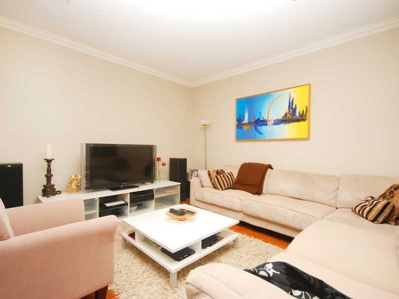 6 Merong Place, Bourkelands NSW 2650