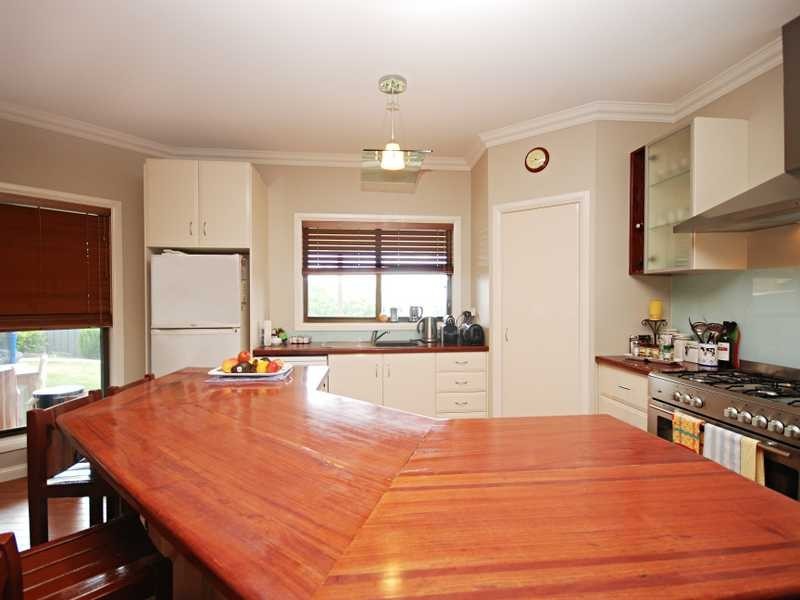 6 Merong Place, Bourkelands NSW 2650