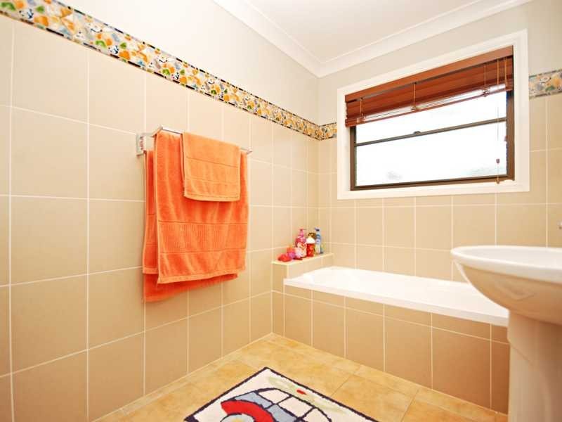 6 Merong Place, Bourkelands NSW 2650