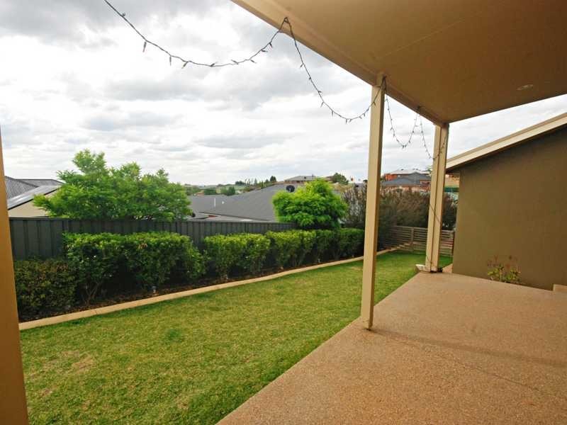 6 Merong Place, Bourkelands NSW 2650