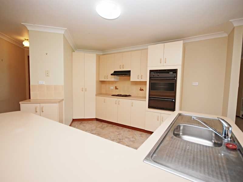 5 Langi Cres, Glenfield Park NSW 2650