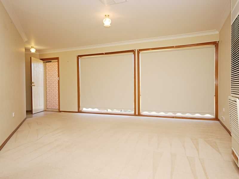 5 Langi Cres, Glenfield Park NSW 2650