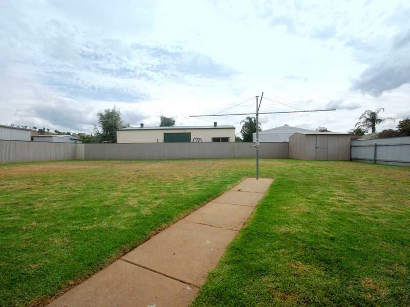 5 Langi Cres, Glenfield Park NSW 2650