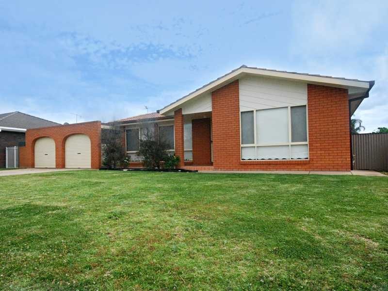5 Langi Cres, Glenfield Park NSW 2650