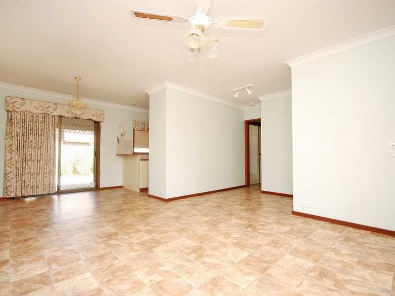 1/2 Brooklyn Drive, Bourkelands NSW 2650