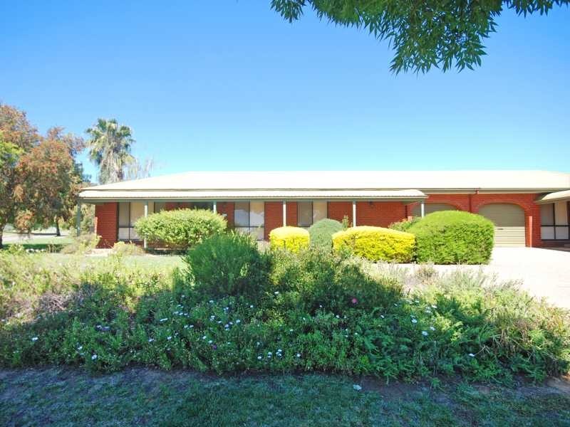 1/2 Brooklyn Drive, Bourkelands NSW 2650