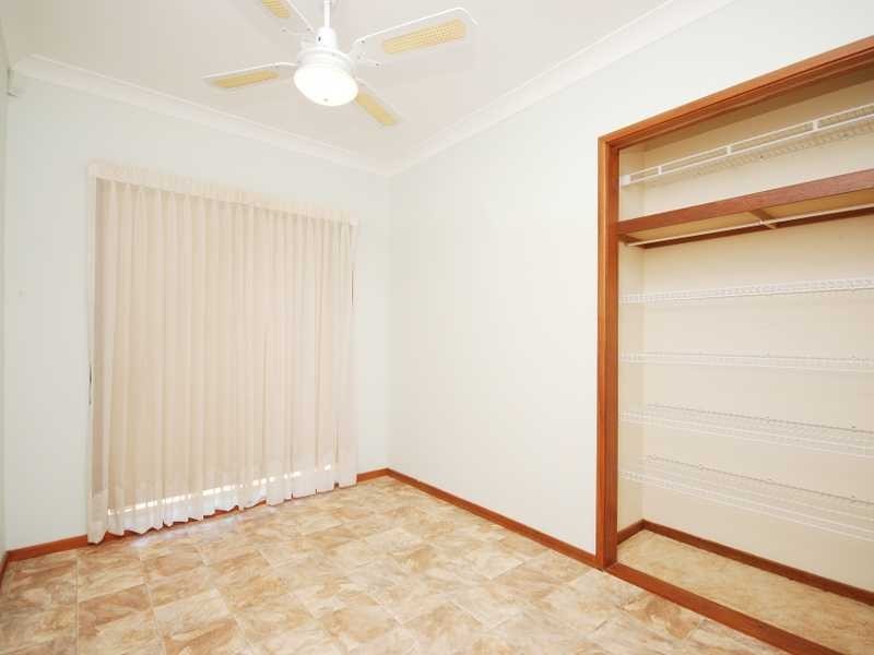 1/2 Brooklyn Drive, Bourkelands NSW 2650