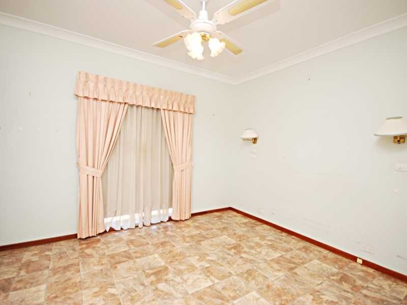 1/2 Brooklyn Drive, Bourkelands NSW 2650